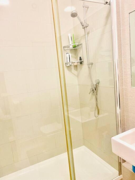 Chic Studio In Leicester Sqaure! ลอนดอน ภายนอก รูปภาพ